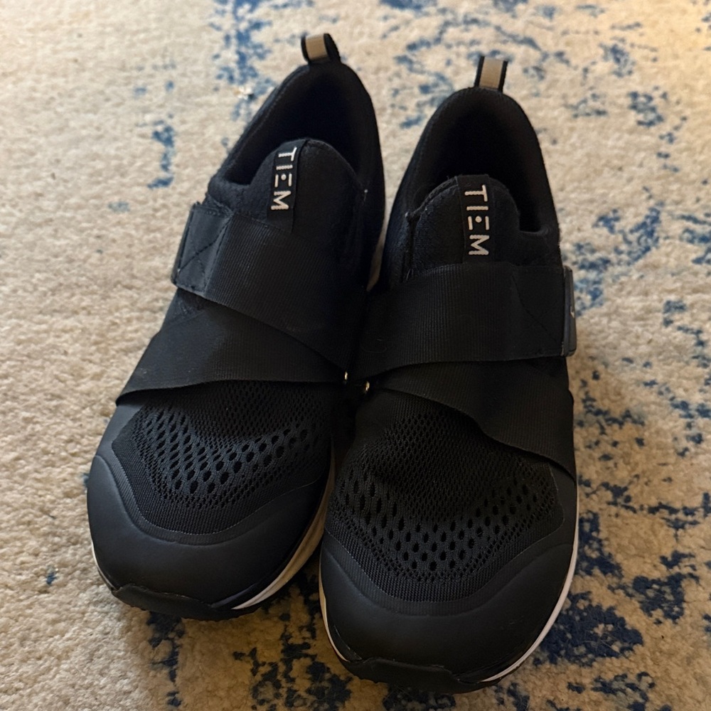 Women’s TIEM Spin cycling shoes with cleats attached